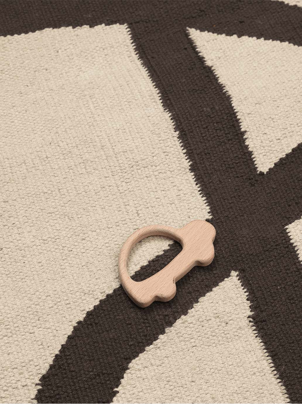 Dywan z motywem drogi Lane Rug Ferm Living BEBE Concept 