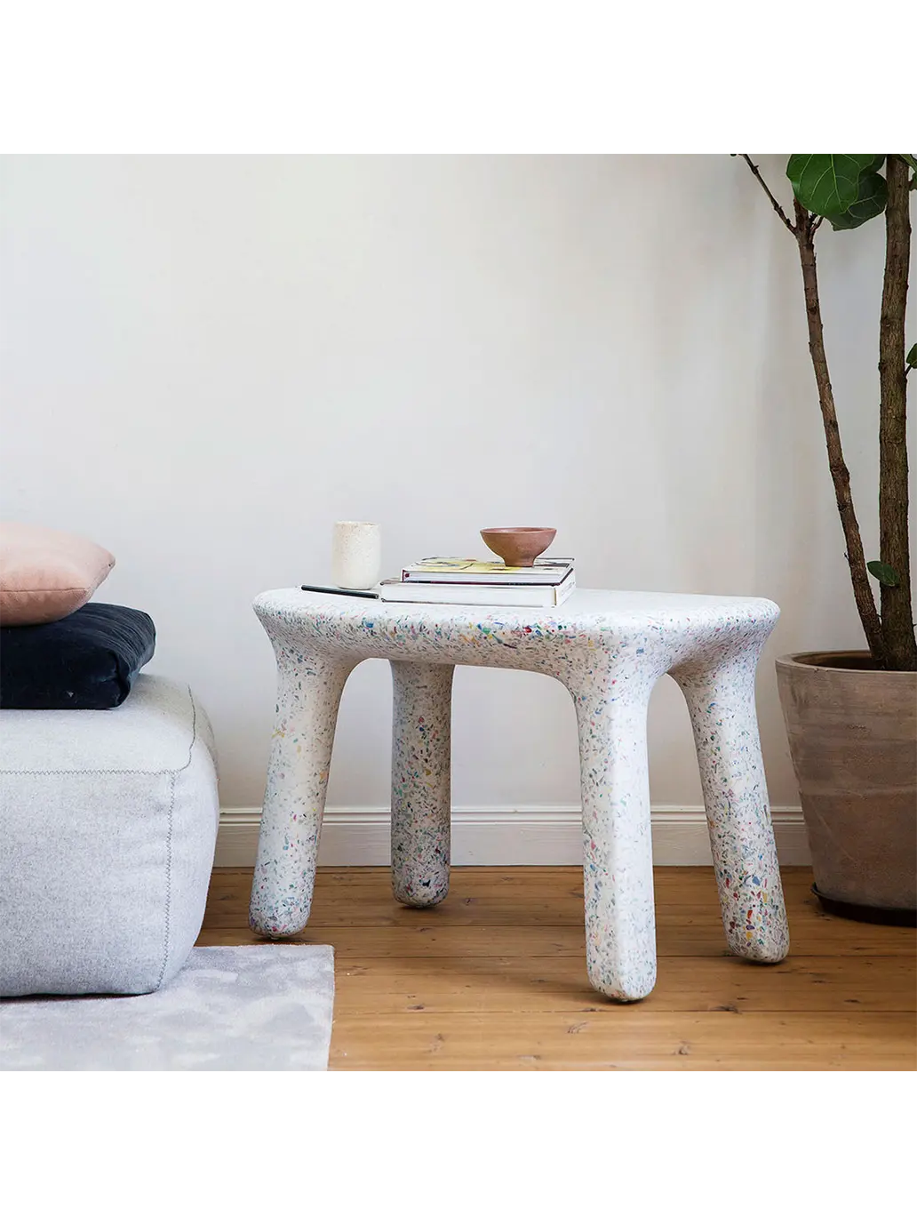 stolik z eko tworzywa Luisa Table EcoBirdy BEBE Concept 