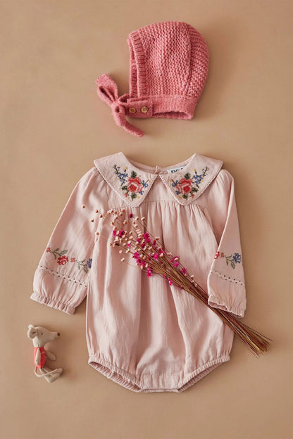 Eleganckie body niemowlęce z haftem ROSEAU
