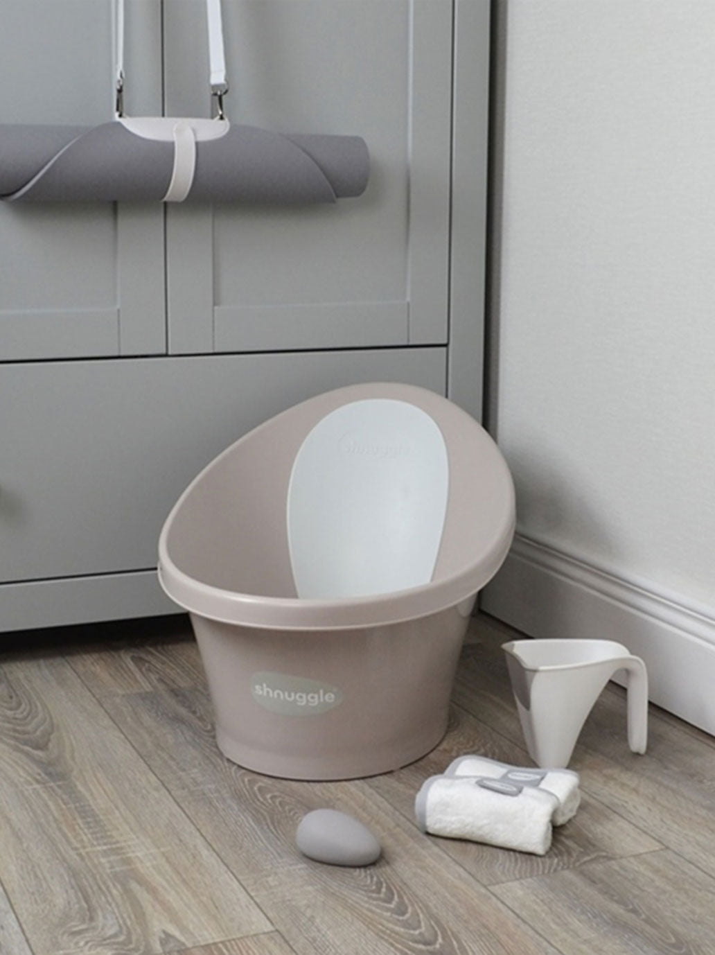 Wanienka niemowlęca z odpływem shnuggle BEBE Concept 
