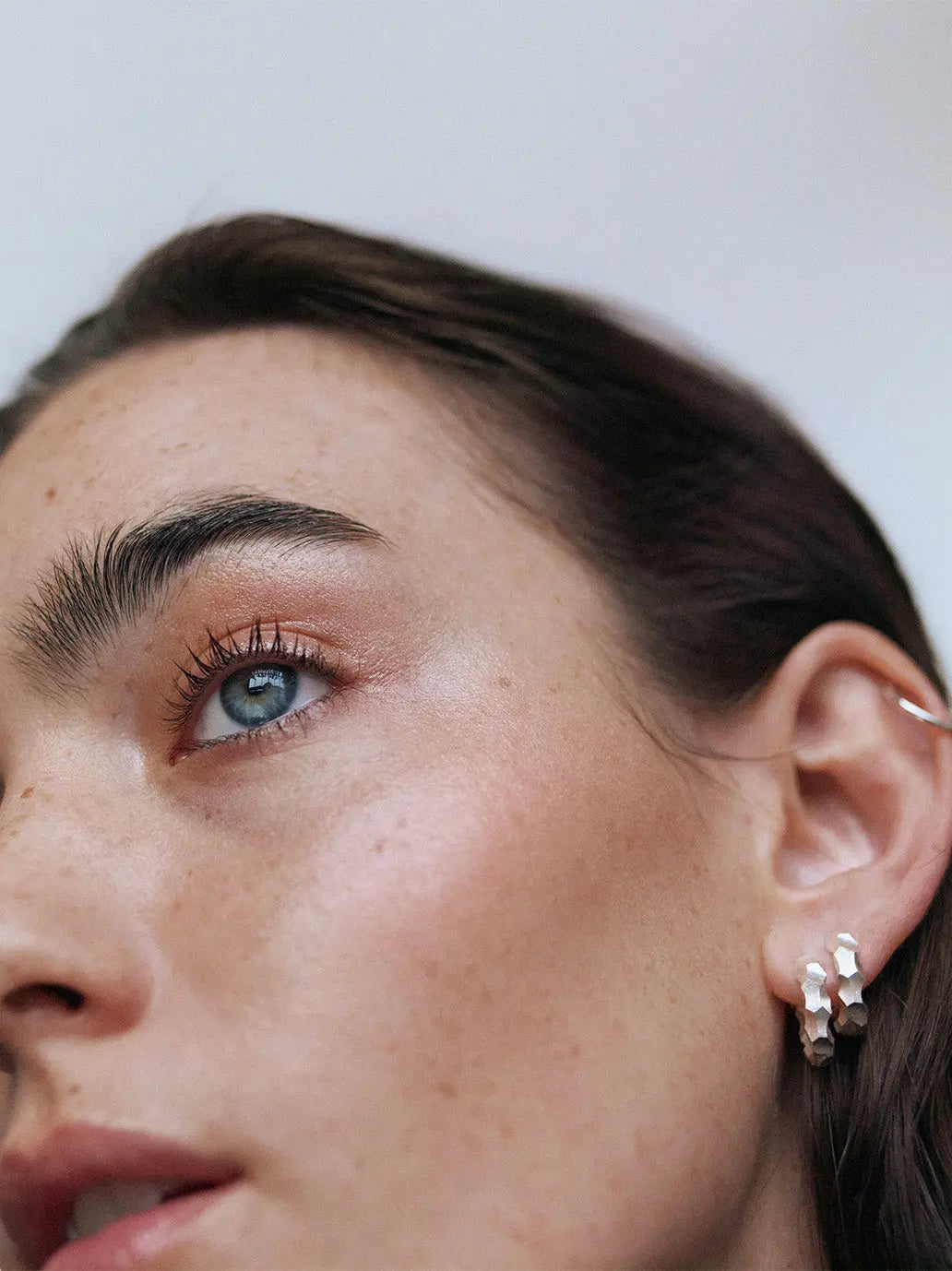 naturalny rozświetlacz w kremie Manasi 7 BEBE Concept 