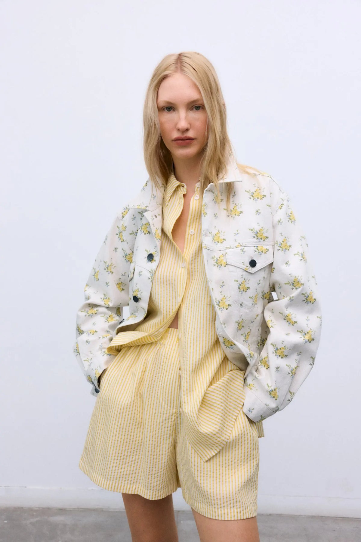 Alheli Woman Short Mimosa Yellow Stripes The New Society BEBE Concept 