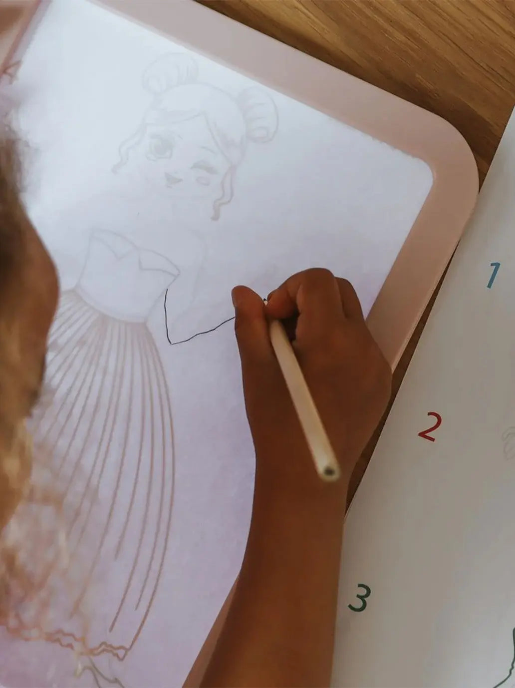 Podświetlany tablet do nauki rysowania mody Kidywolf BEBE Concept 