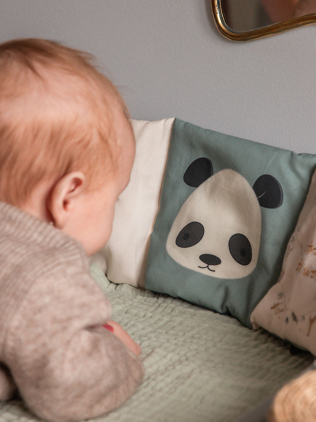 Miękka książeczka sensoryczna Sebra BEBE Concept 