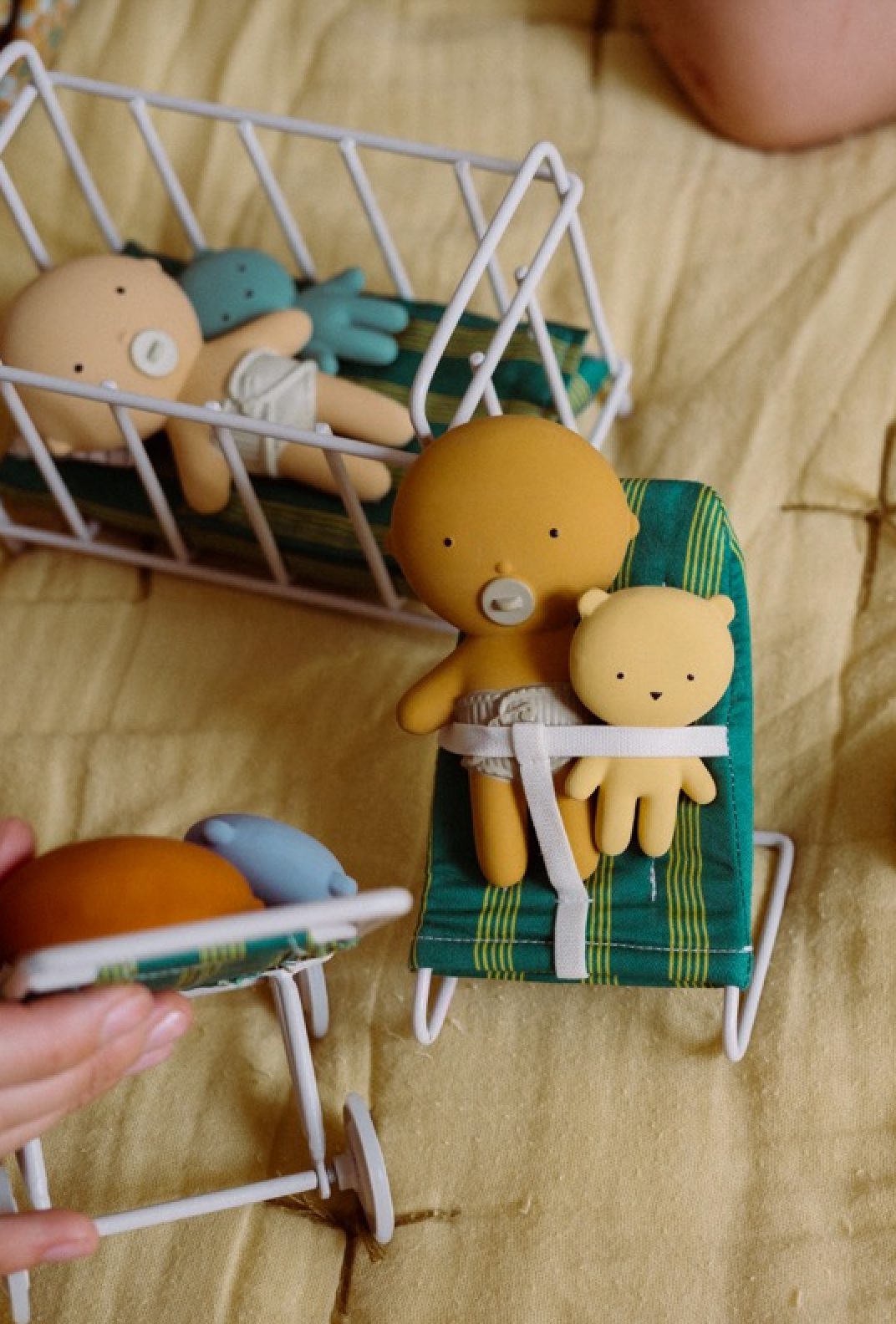 Miniaturowy leżaczek dla lalki Gommu Pocket We Are Gommu BEBE Concept 