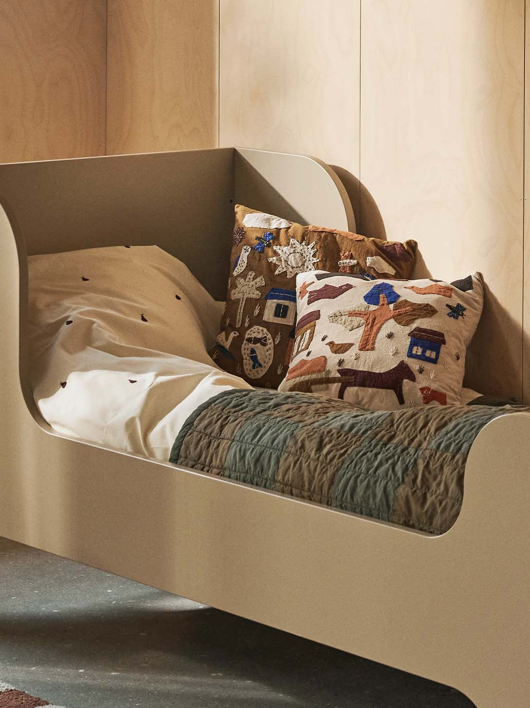 Dekoracyjna poduszka Villa Cushion Ferm Living BEBE Concept 