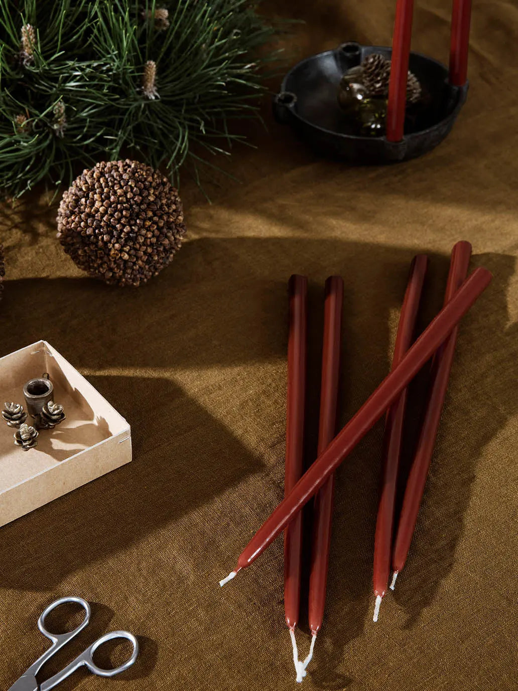 Smukłe świece stołowe Spike Slim Candles Ferm Living BEBE Concept 