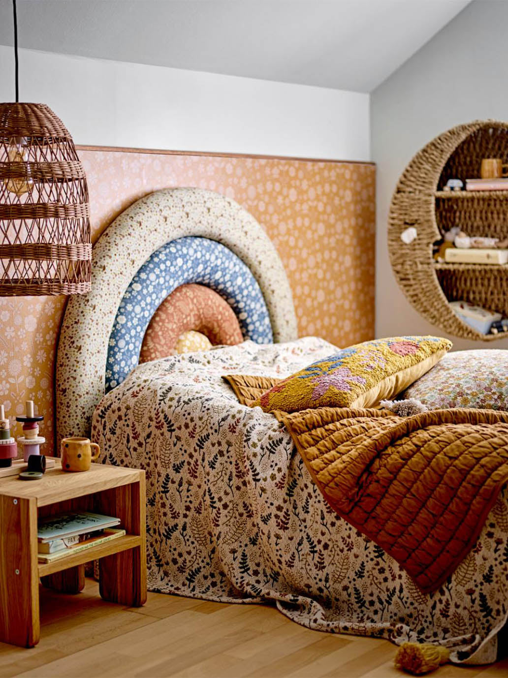 Drewniany stołek z funkcją przechowywania Bas Stool Bloomingville BEBE Concept 