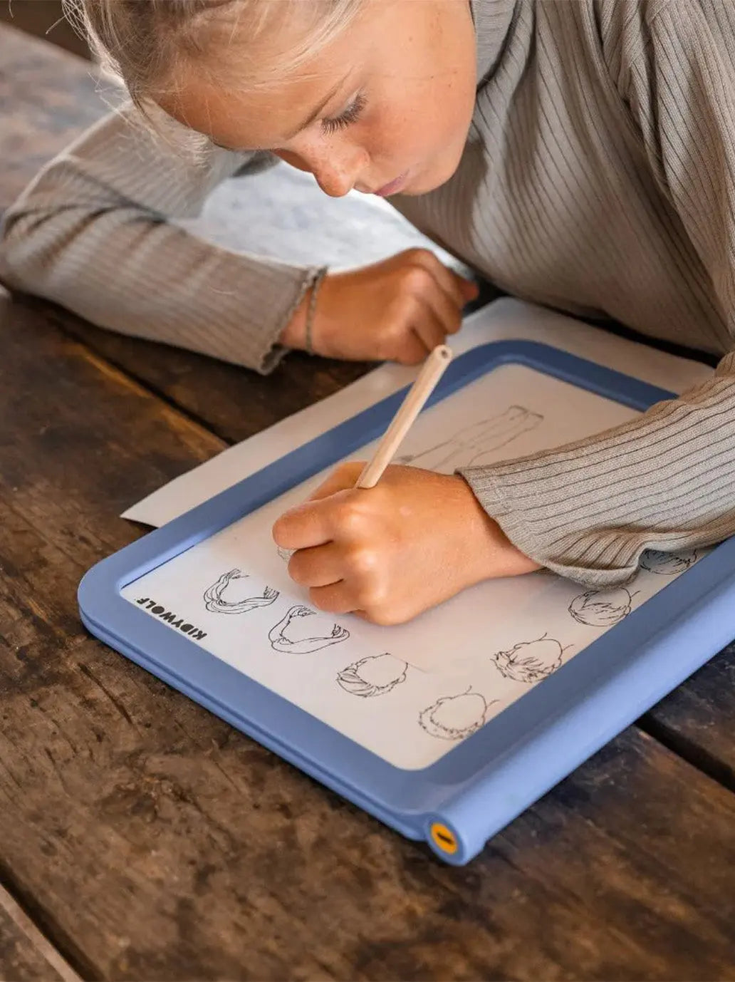 Podświetlany tablet do nauki rysowania Kidywolf BEBE Concept 