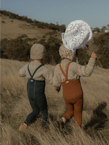 legginsy z wełną merino na szelkach w stylu vintage Silly Silas BEBE Concept 