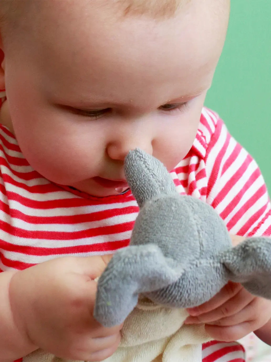 Lalka niemowlęca z grzechotką Terry Animal Doll Nanchen Natur BEBE Concept 