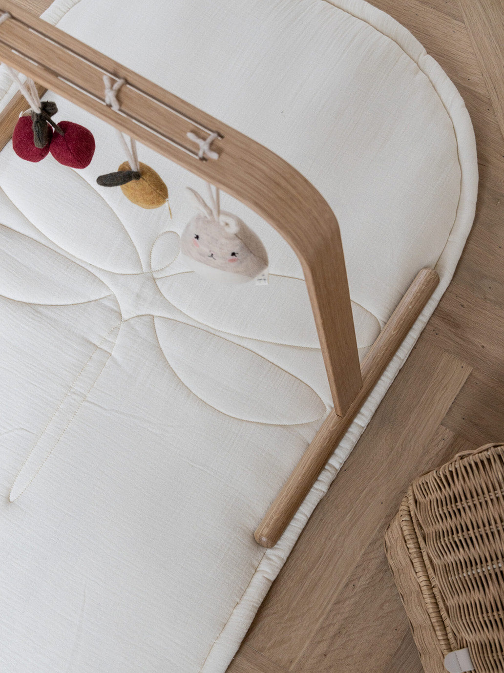 Stojak Baby Gym Activity Stand Kas Kopenhagen BEBE Concept 