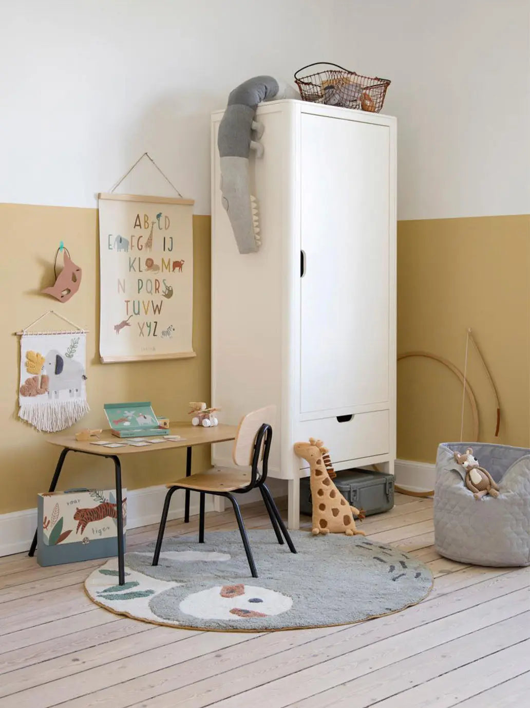 drewniany stolik dziecięcy Oakee Table Sebra BEBE Concept 