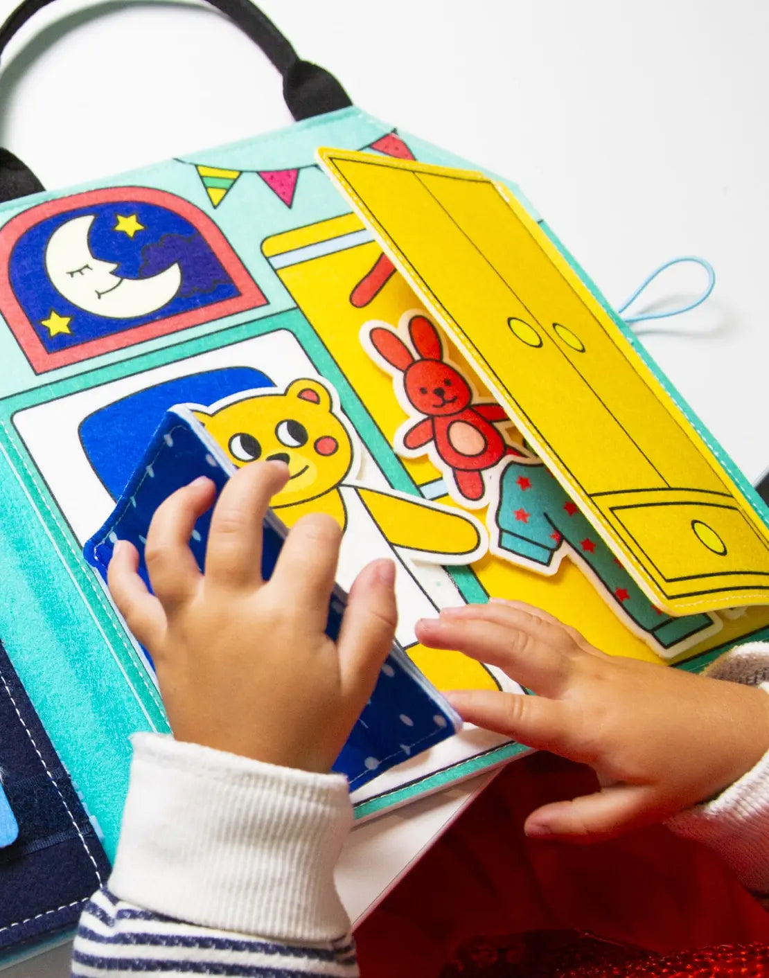 Miękka książeczka aktywizująca Montessori OMY BEBE Concept 