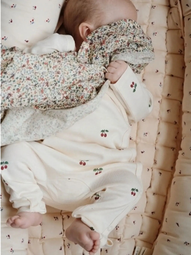 kopertowa piżamka z organicznej bawełny Newborn Onesie Konges Slojd BEBE Concept 
