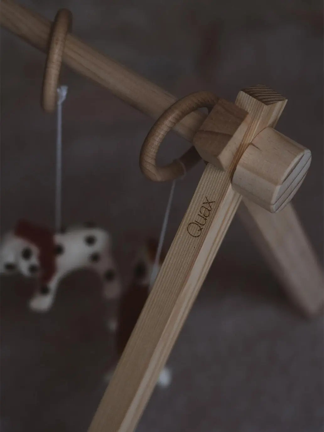 Stojak na zabawki Activity Arch Quax BEBE Concept 