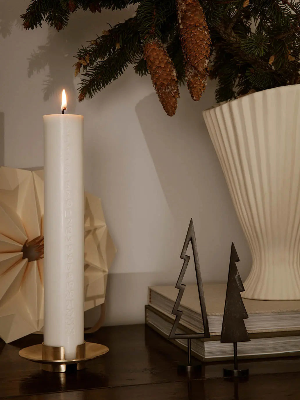 Podstawka na grubą świecę stołową Ferm Living BEBE Concept 