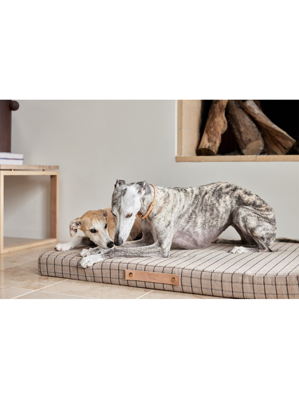 Poducha posłanie dla psa Miło Grid Dog Cushion OYOY BEBE Concept 