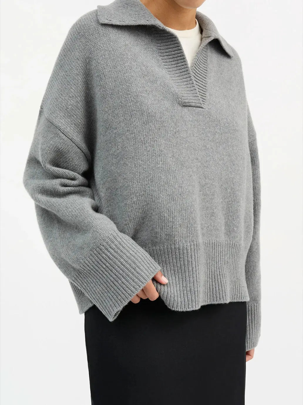 Dean V-neck Merino Jumper SKALL STUDIO BEBE Concept 