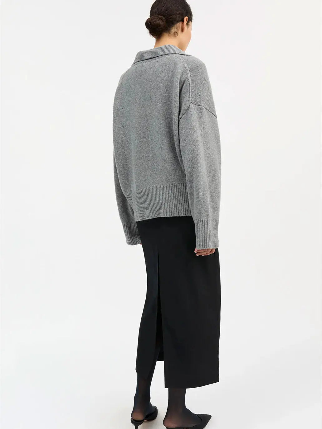 Dean V-neck Merino Jumper SKALL STUDIO BEBE Concept 