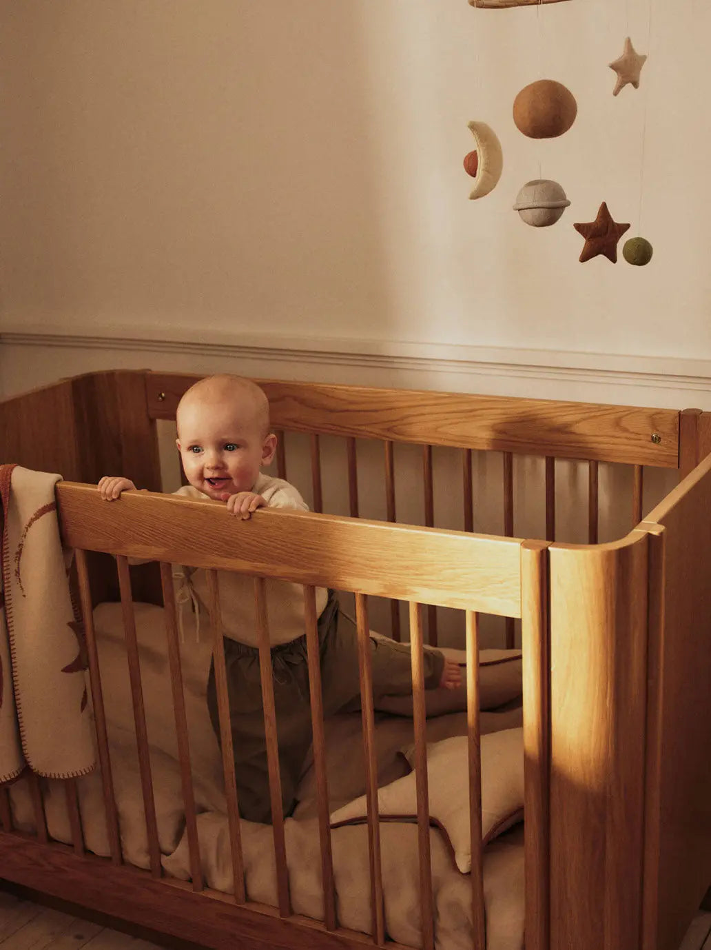 Łóżeczko dziecięce Tilu Baby Cot Ferm Living BEBE Concept 