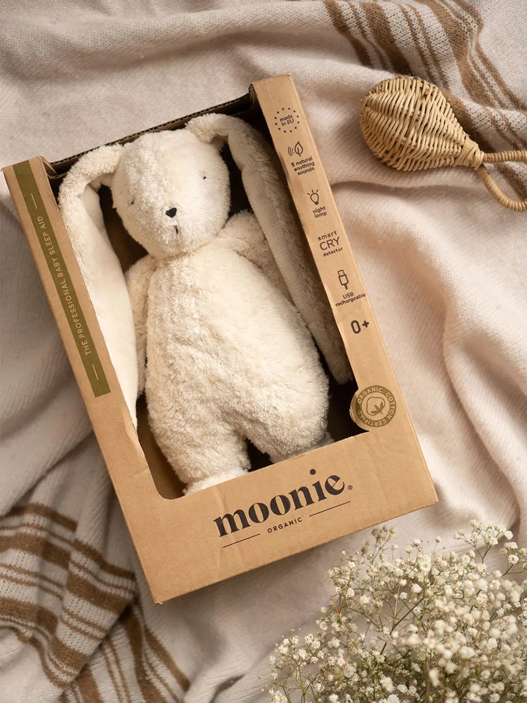 Szumiący króliczek organic z lampką nocną Moonie BEBE Concept 