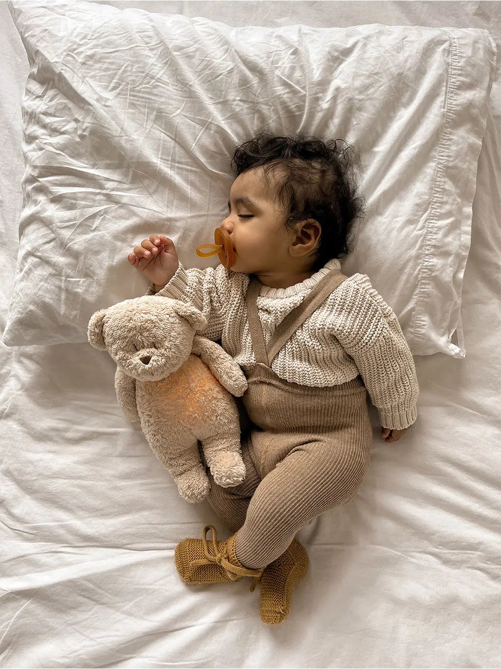 szumiący miś organic z lampką nocną Moonie BEBE Concept 