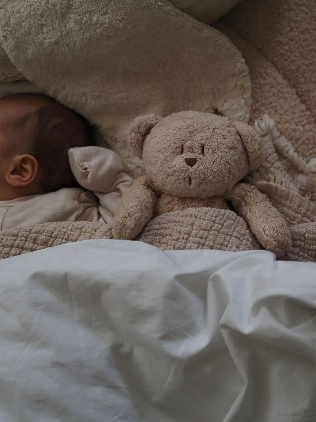 szumiący miś organic z lampką nocną Moonie BEBE Concept 