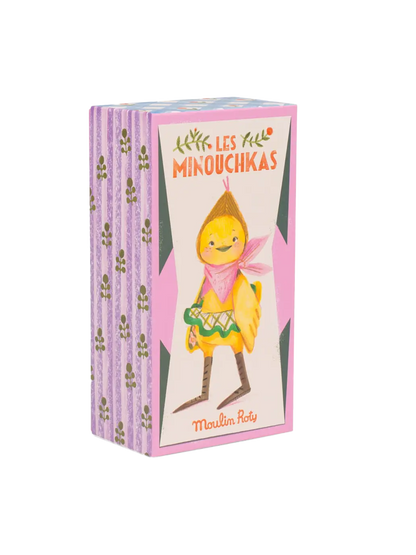 Przytulanka retro w ozdobnym pudełku Les Minouchkas Moulin Roty BEBE Concept 