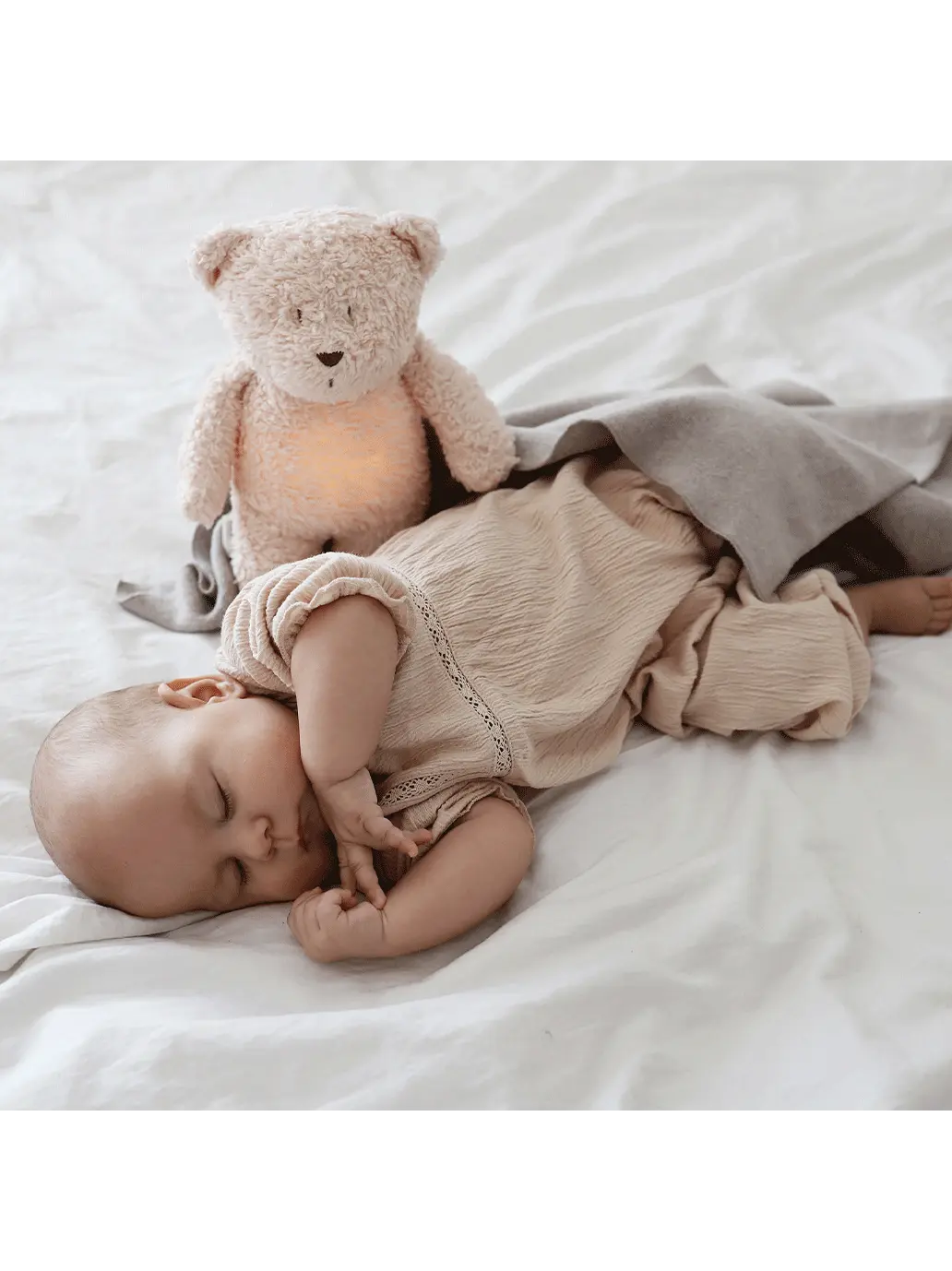 szumiący miś organic z lampką nocną Moonie BEBE Concept 