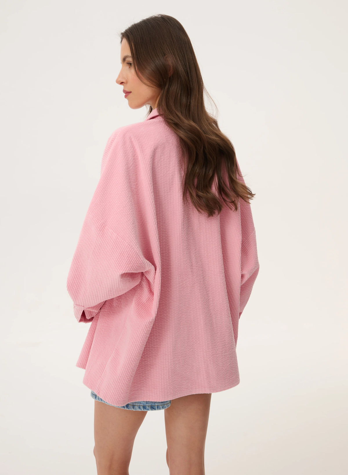 La chemise en velours côtelé de Meryl PINK