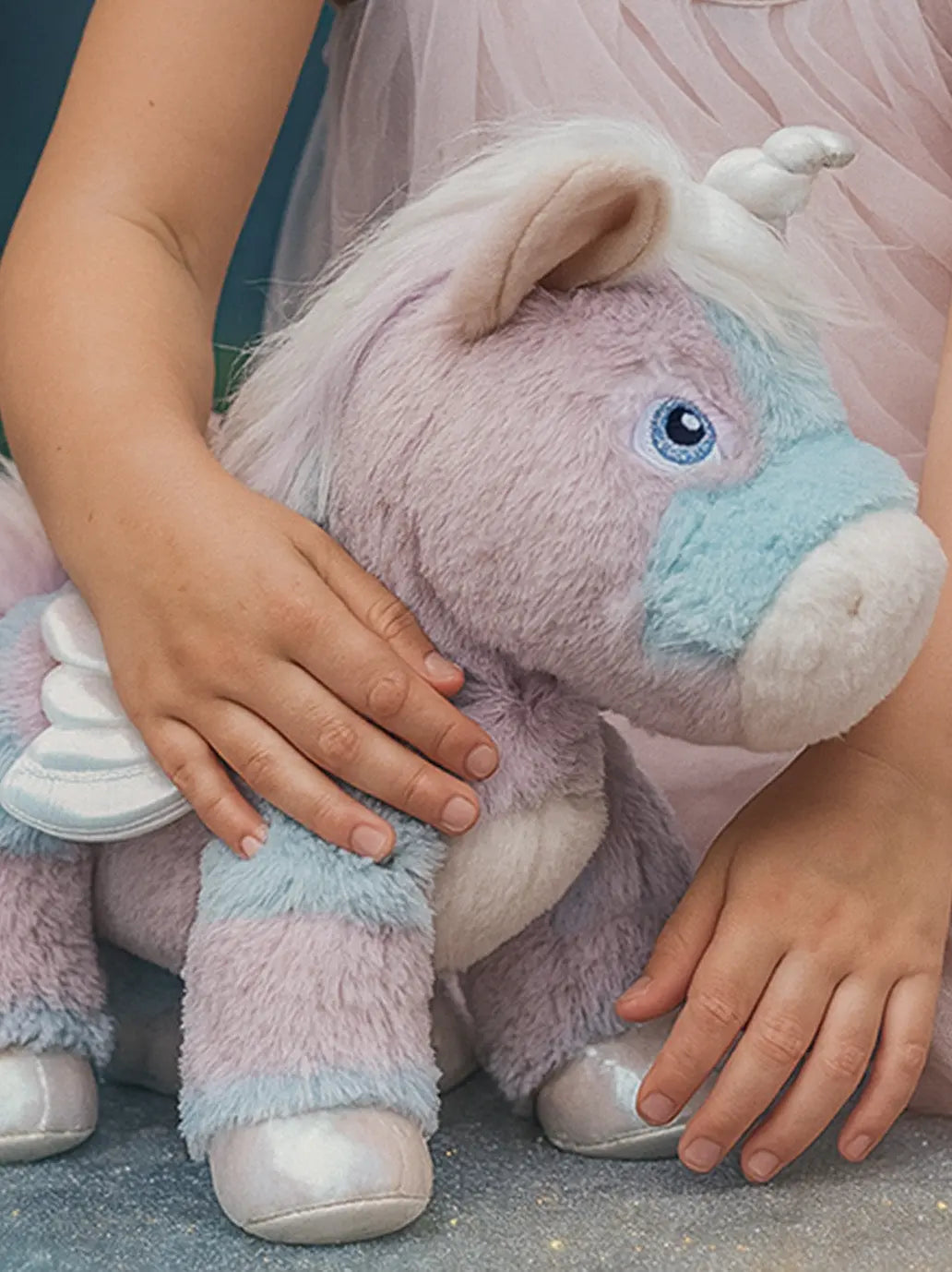 Jednorożec z magnetycznym pyszczkiem Dinkum Unicorn Olli Ella BEBE Concept 