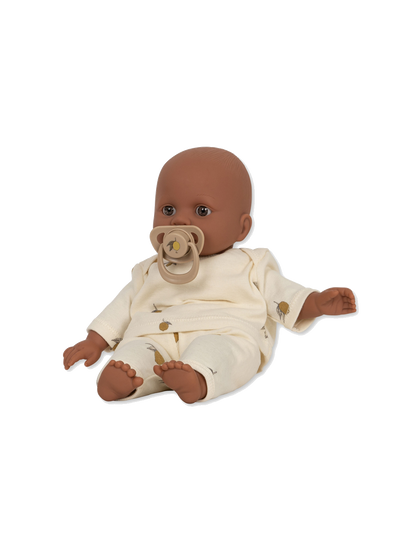 Lalka z miękkim brzuszkiem, ubrankiem i smoczkiem Konges Slojd BEBE Concept 
