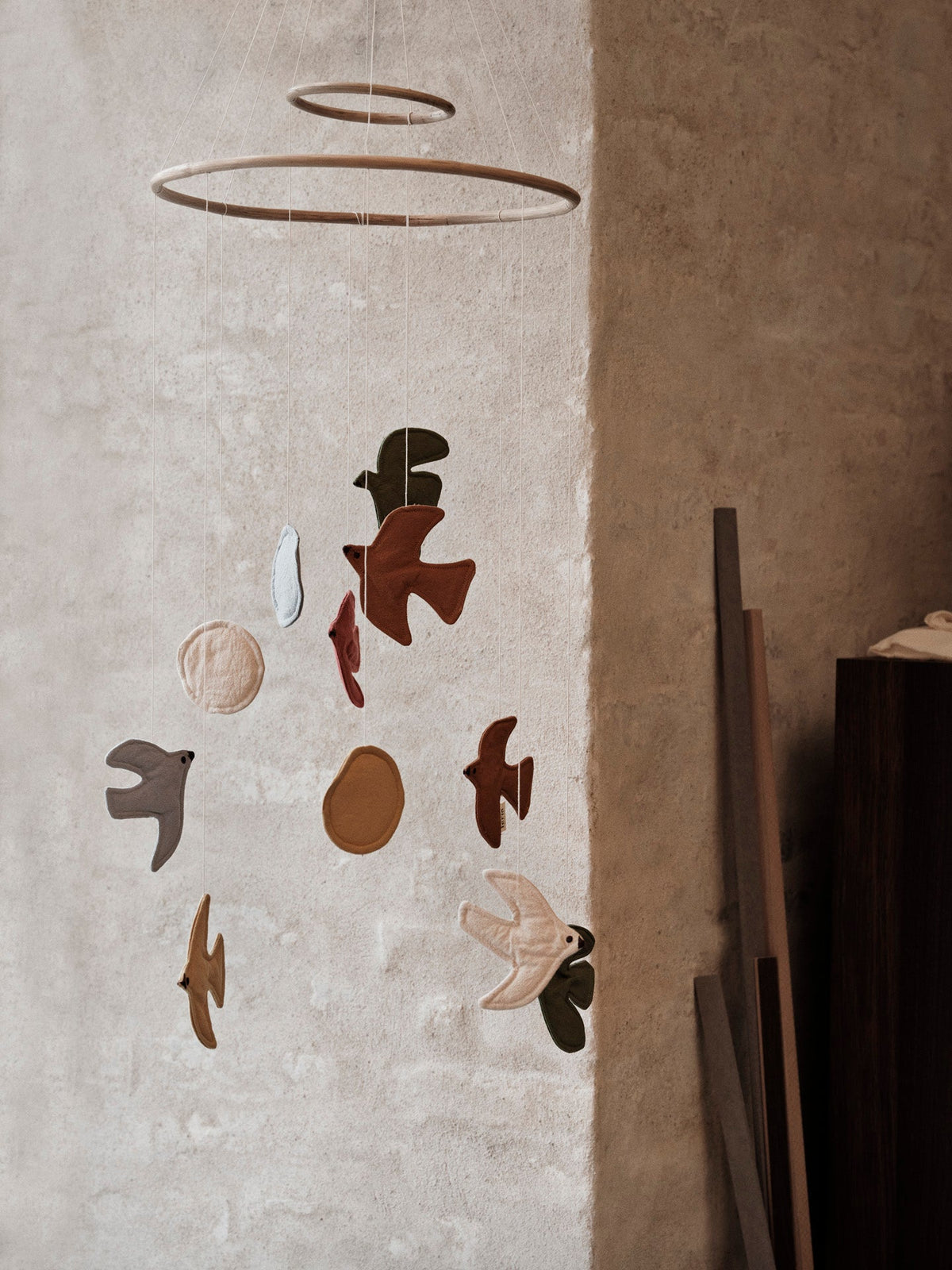 Dekoracyjny mobil Swif Bird Mobile Ferm Living BEBE Concept 