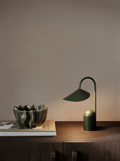 Bezprzewodowa lampka Arum Portable Lamp Ferm Living BEBE Concept 