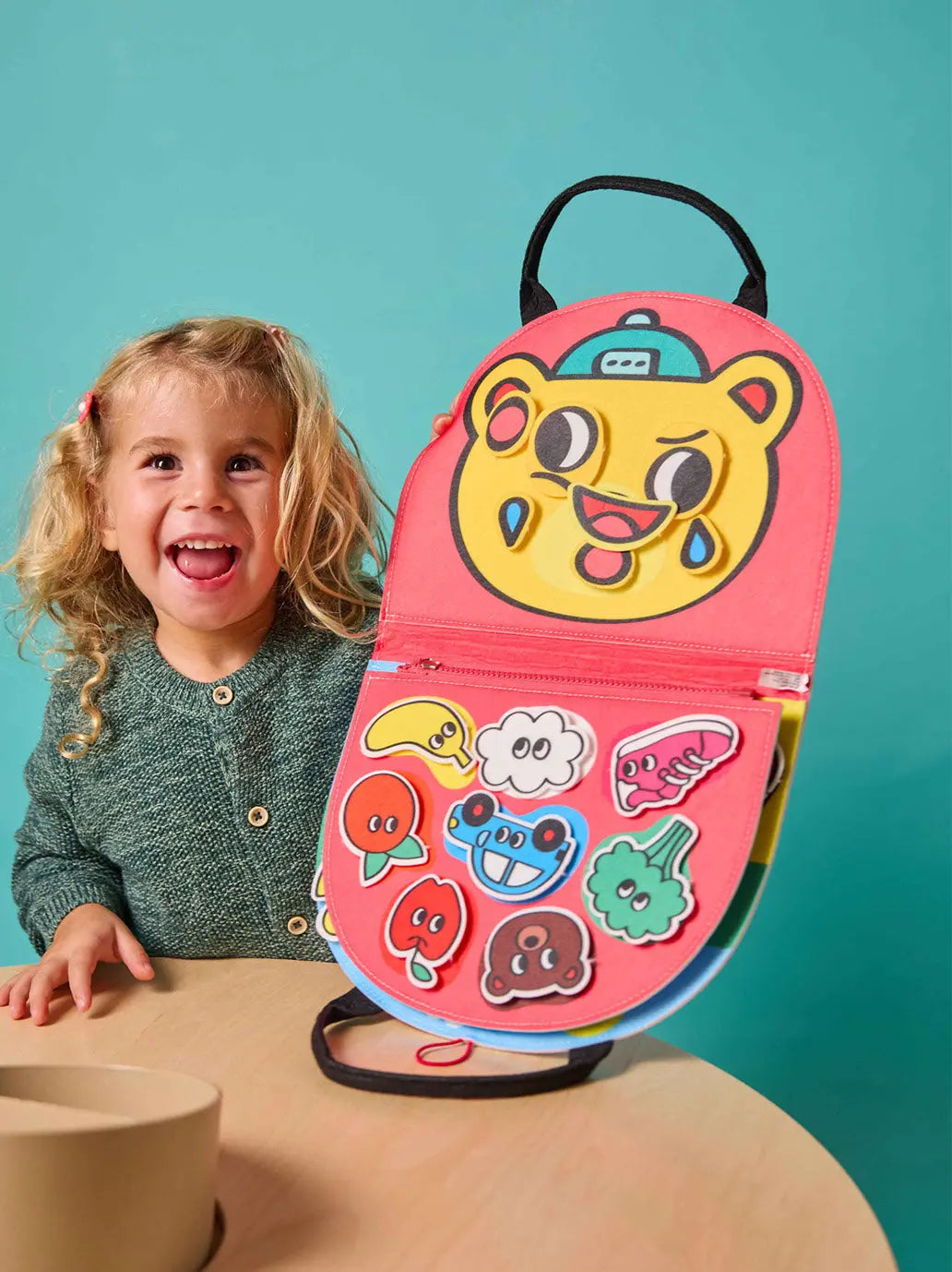 Miękka książeczka aktywizująca Montessori OMY BEBE Concept 