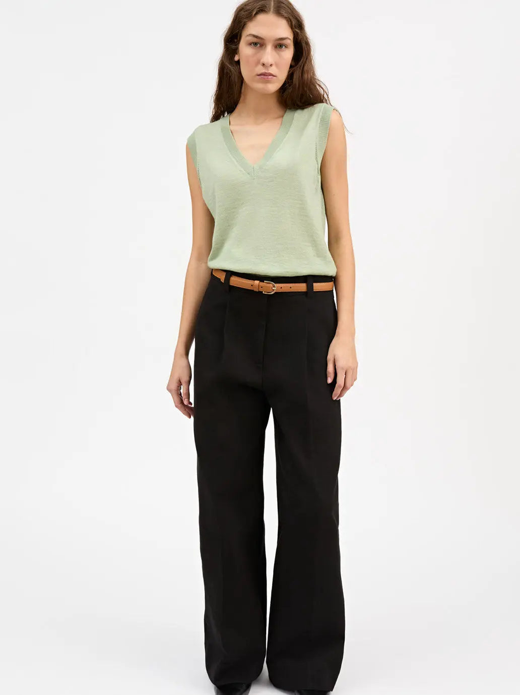 Amara v-neck vest SKALL STUDIO BEBE Concept 