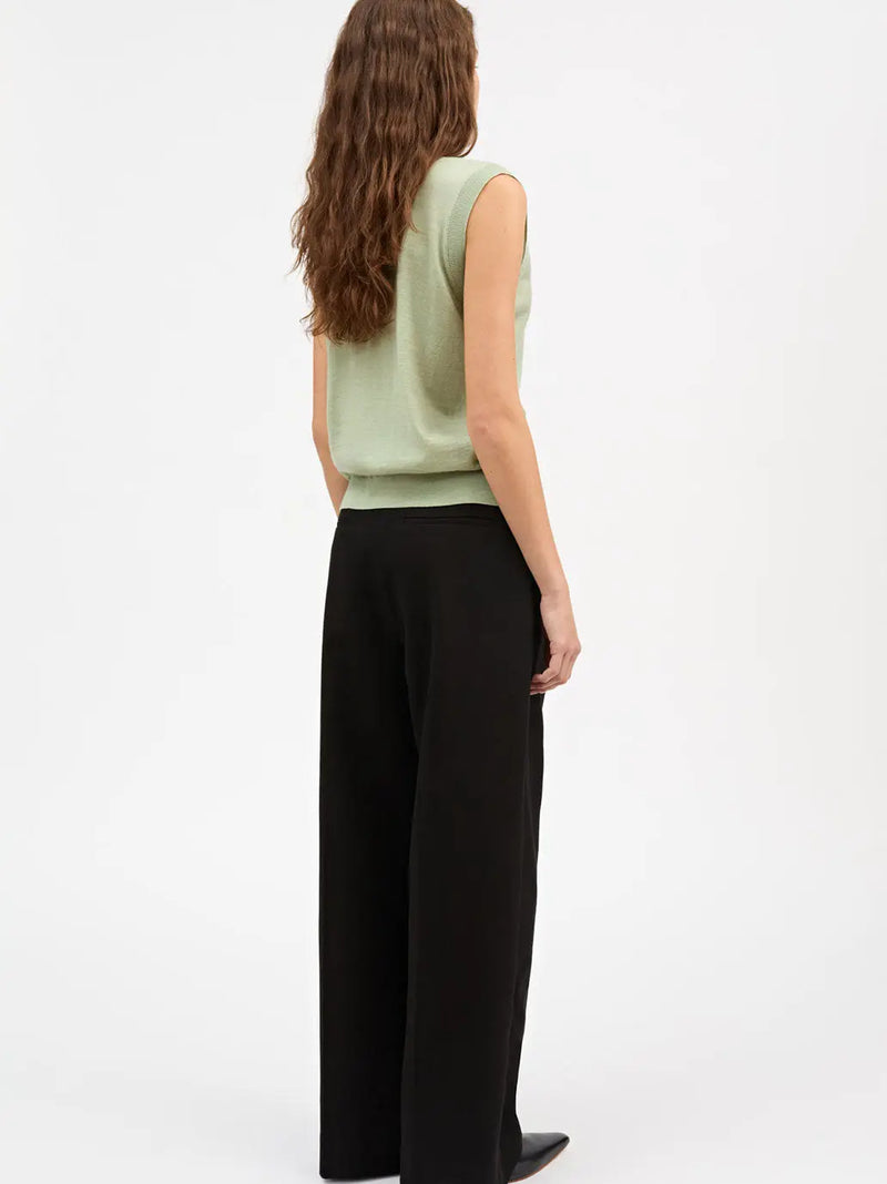 Amara v-neck vest SKALL STUDIO BEBE Concept 
