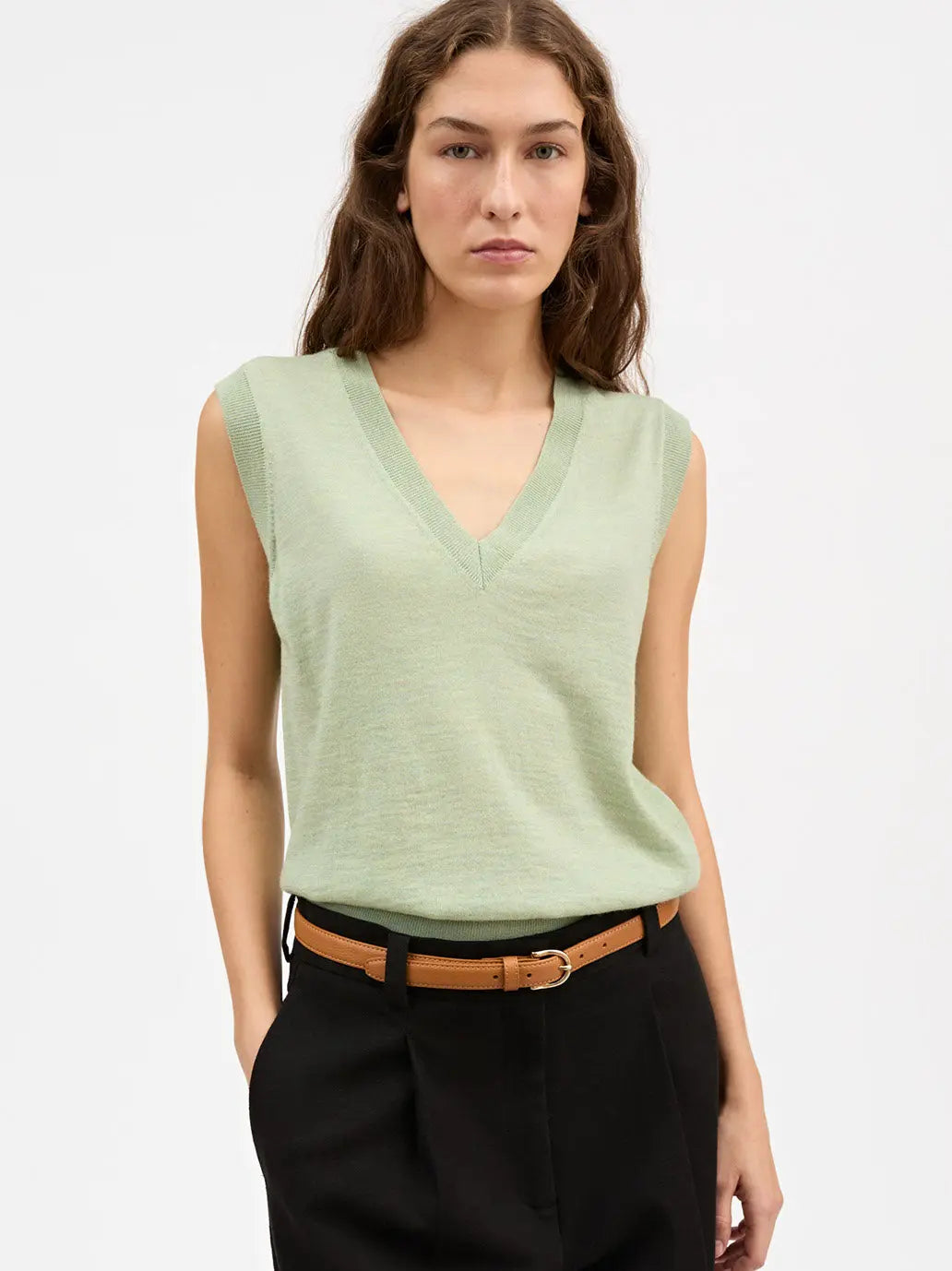 Amara v-neck vest SKALL STUDIO BEBE Concept 