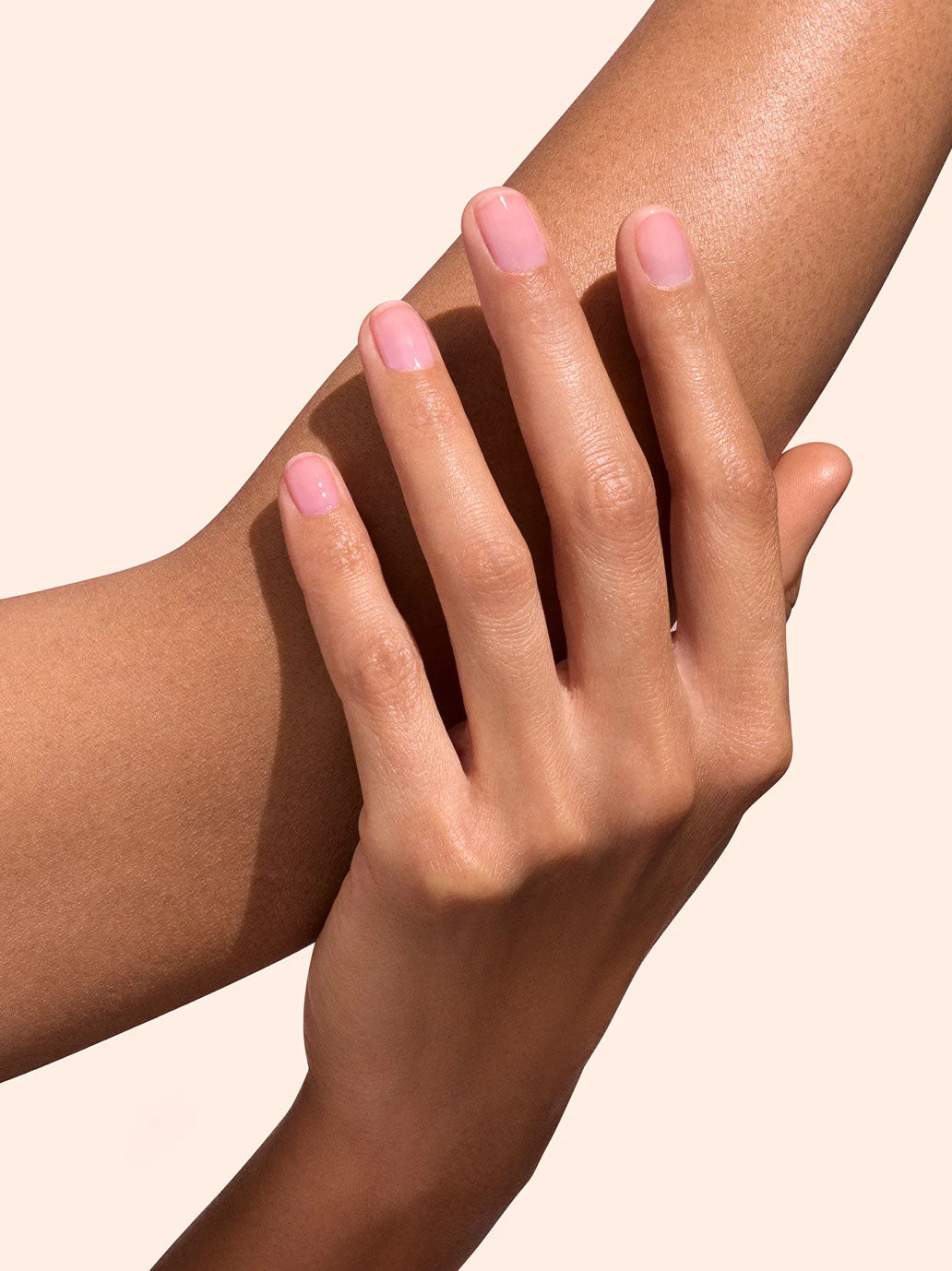 Treatment nail polish Active Glow GLOW GRAPE