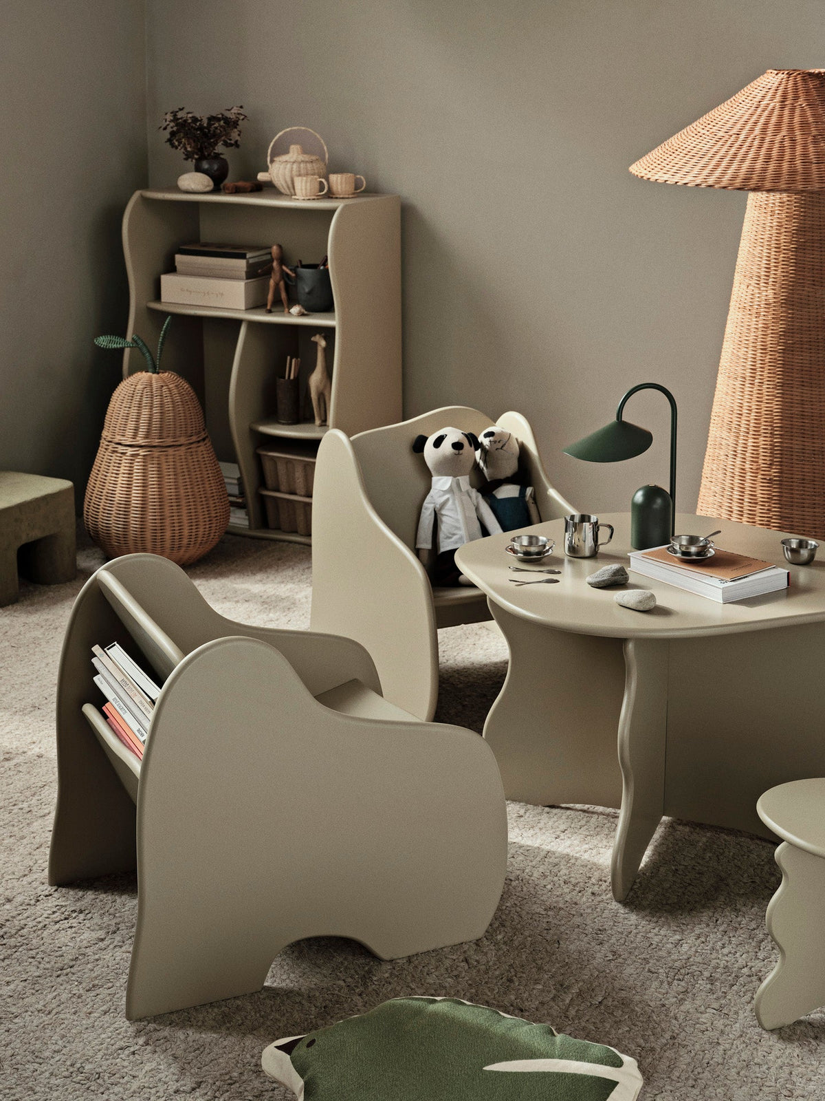 Krzesło dziecięce ze schowkiem Slope Lounge Chair Ferm Living BEBE Concept 