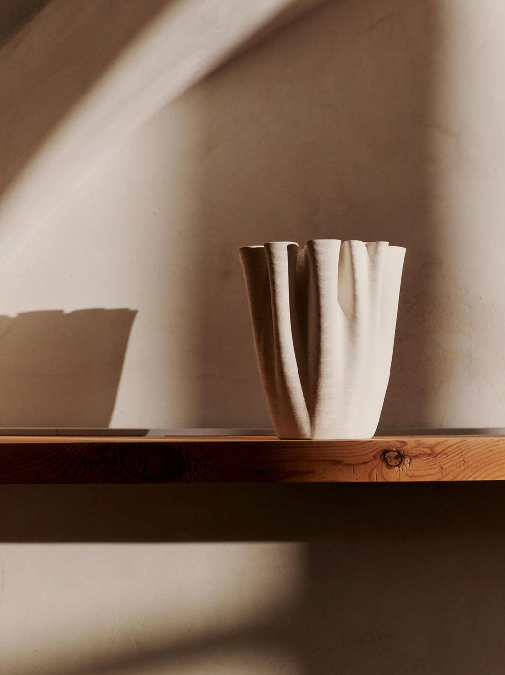 Ceramiczny wazon Dadali Vase Ferm Living BEBE Concept 