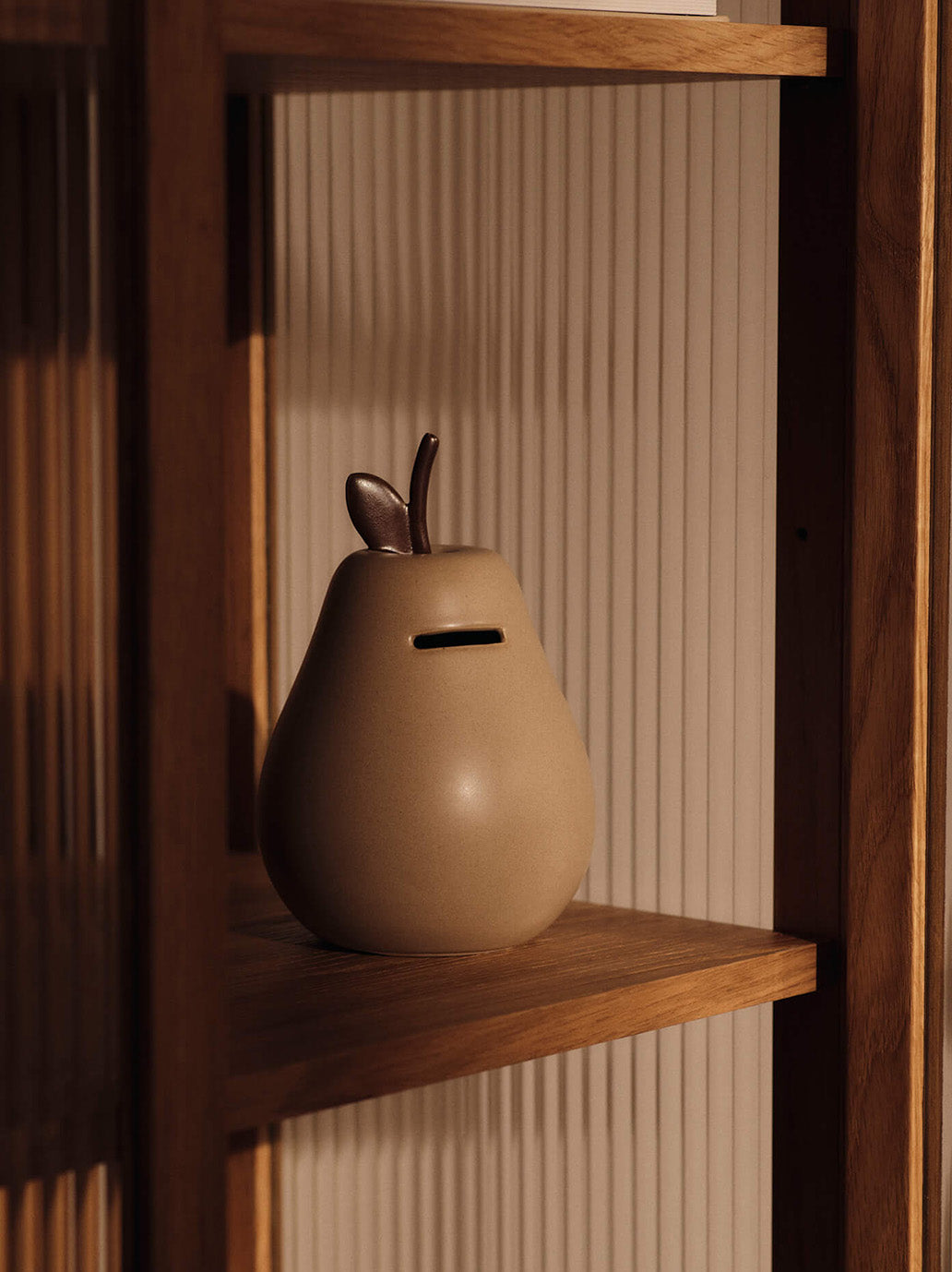 Skarbonka Pear Money Bank Ferm Living BEBE Concept 