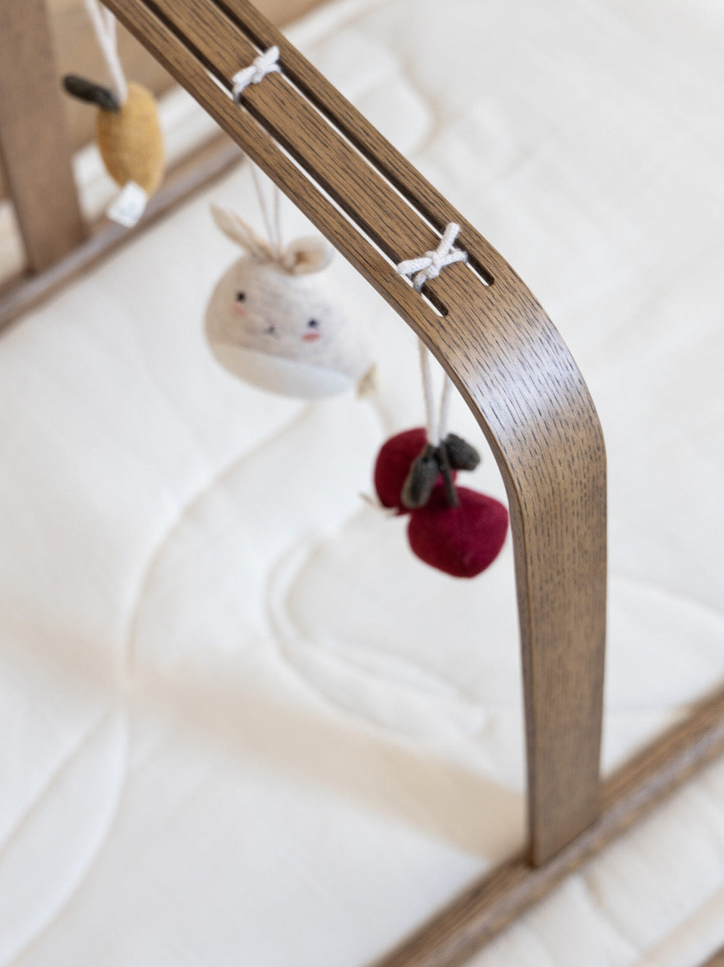 Stojak Baby Gym Activity Stand Kas Kopenhagen BEBE Concept 