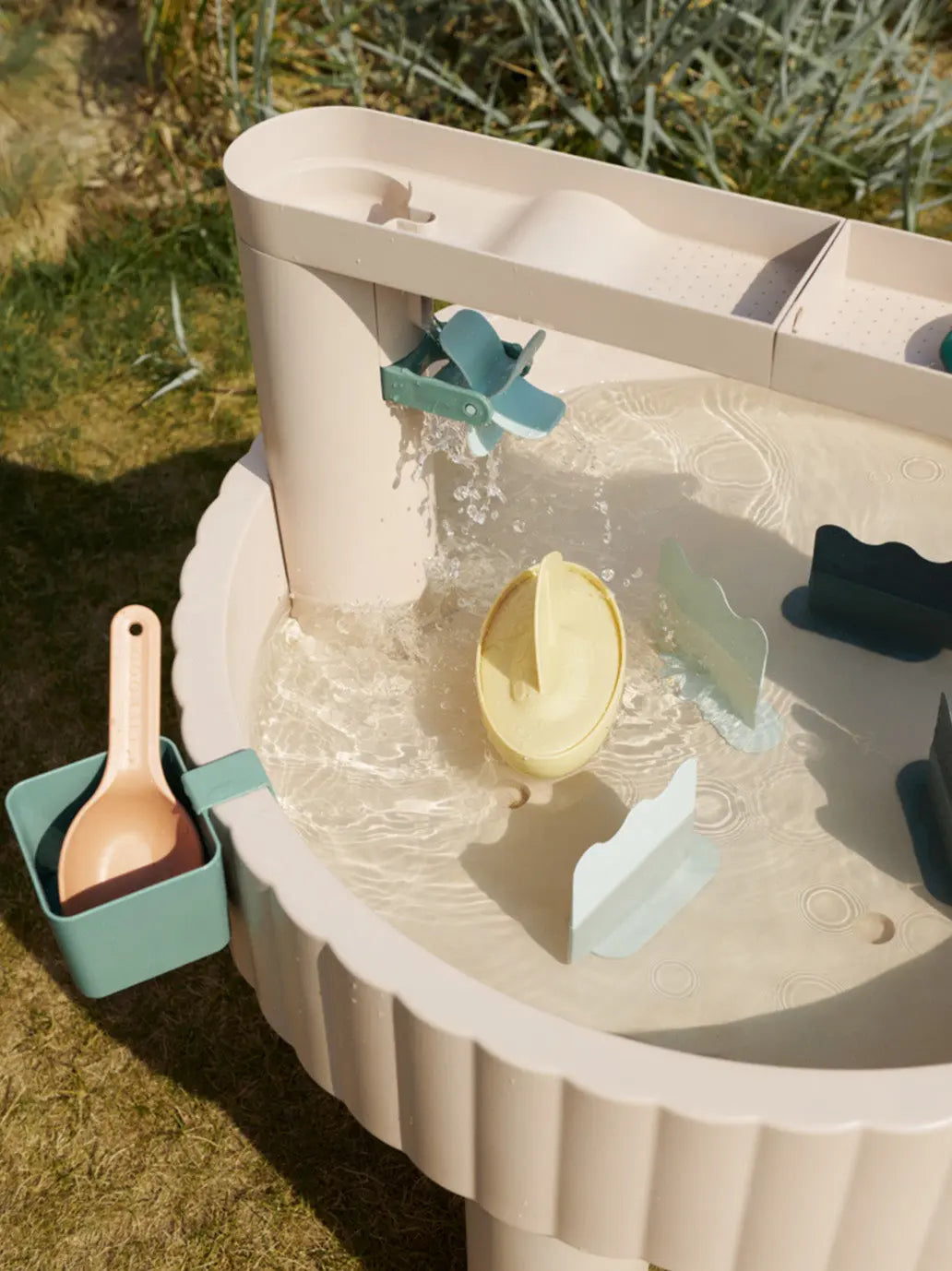 Stolik do zabaw piaskiem i wodą Sepp Activity Table Liewood BEBE Concept 