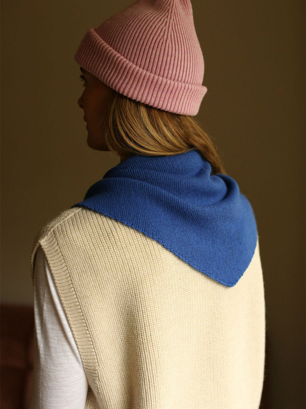 Sciarpa triangolare in lana merino Josephina COBALT BLUE