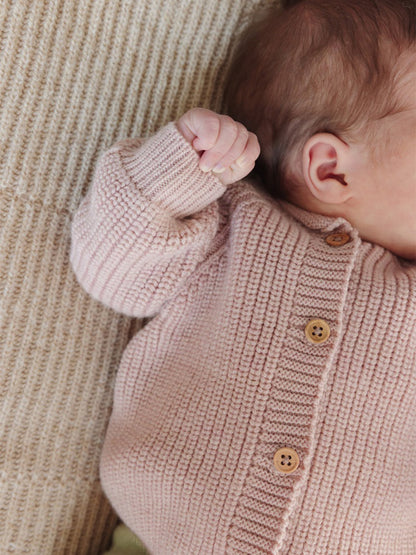 Inga Baby-Strickjacke aus Merinowolle POWDER