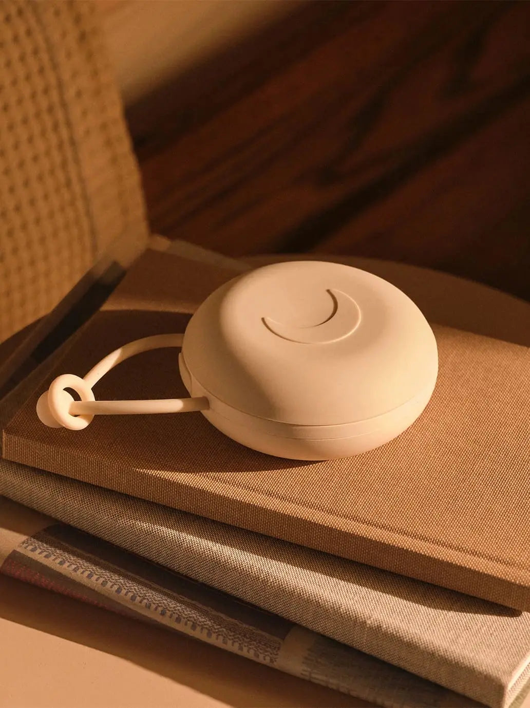 Przenośna lampka nocna Night Light Moonboon BEBE Concept 